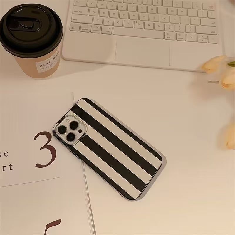 غطاء هاتف بتصميم فني مميز وخطو - مراجعة Phone Cases Designer وسعره