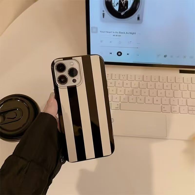 غطاء هاتف بتصميم فني مميز وخطو - مراجعة Phone Cases Designer وسعره